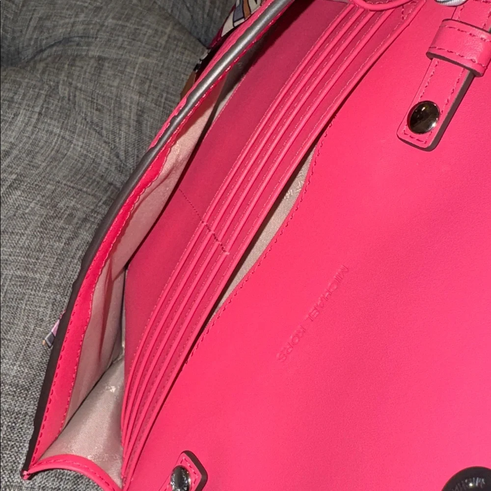 Michael Kors Bag Carson Pink Leather Embossed Logo Crossbody Wallet Set